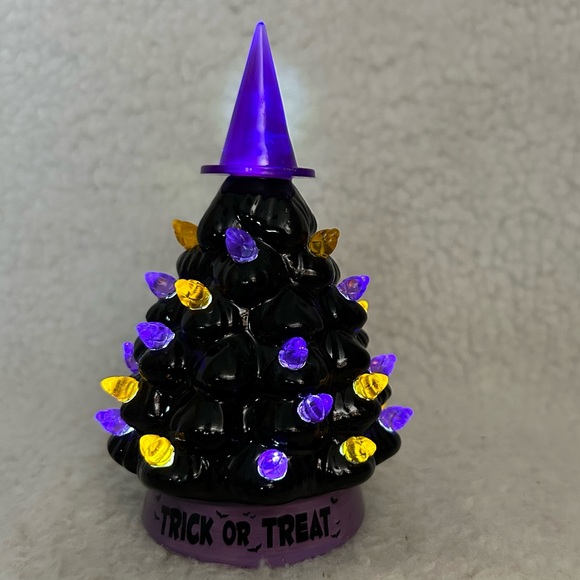Mr Christmas Other - Mr Christmas small 6" Halloween tree lited purple & orange ceramic plastic READ